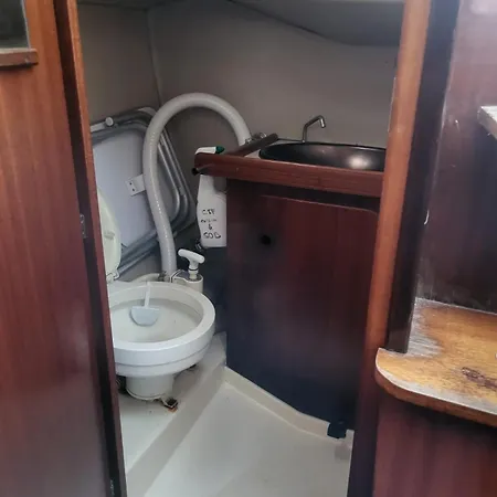 Bateau Voilier 8m Logement A Quai Botel